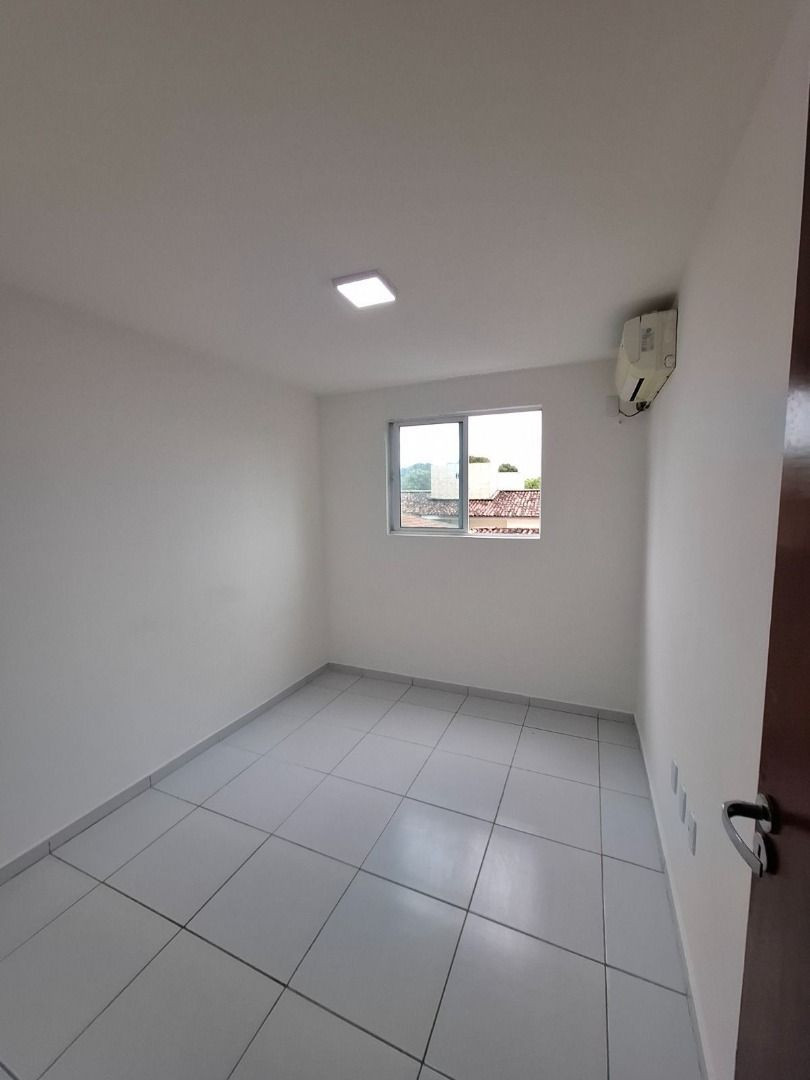 Apartamento com 2 dormitórios à venda, 46 m² por R$ 135.000 - ...