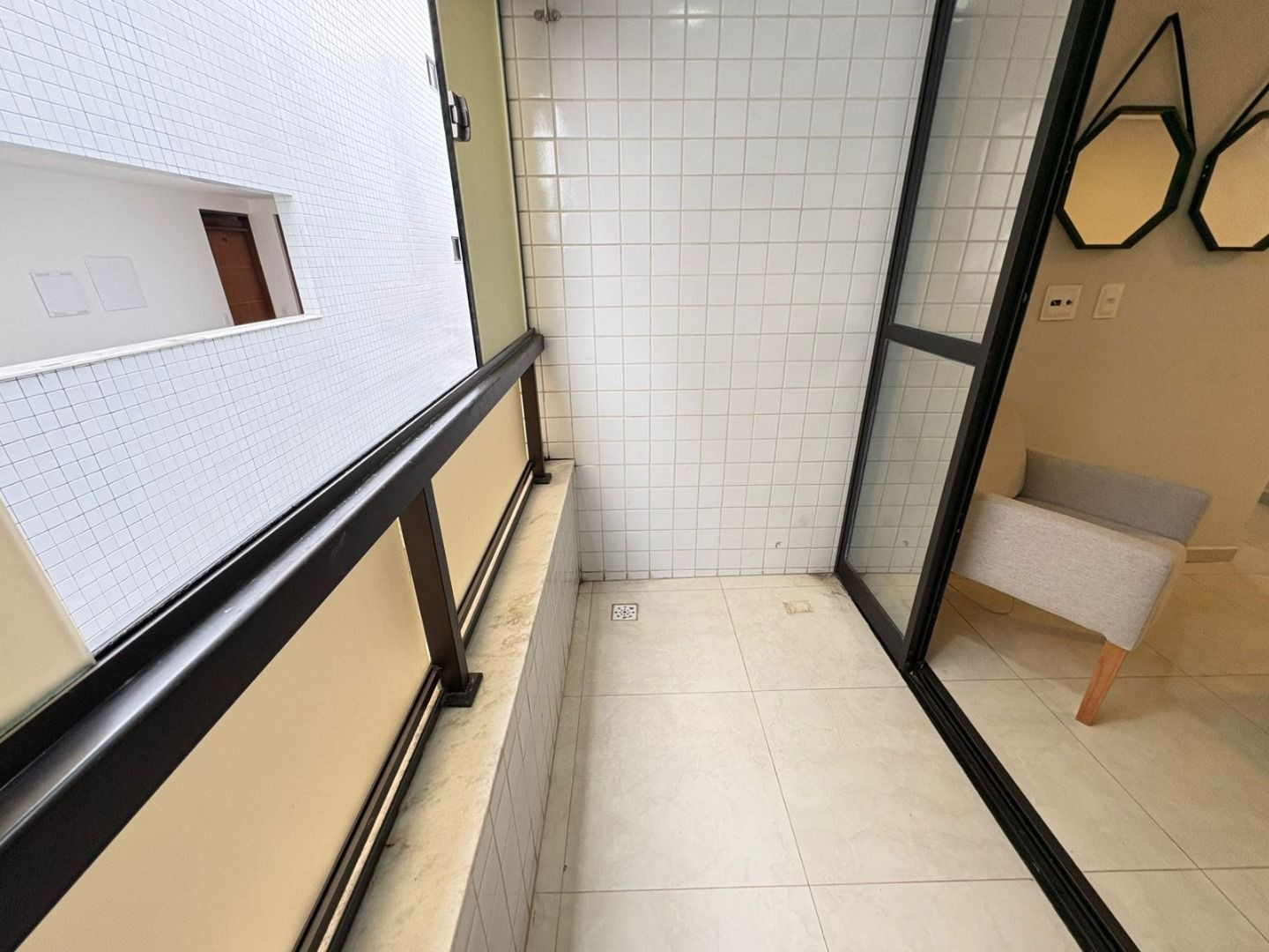 Apartamento com 2 dormitórios à venda, 57 m² por R$ 223.000,00...