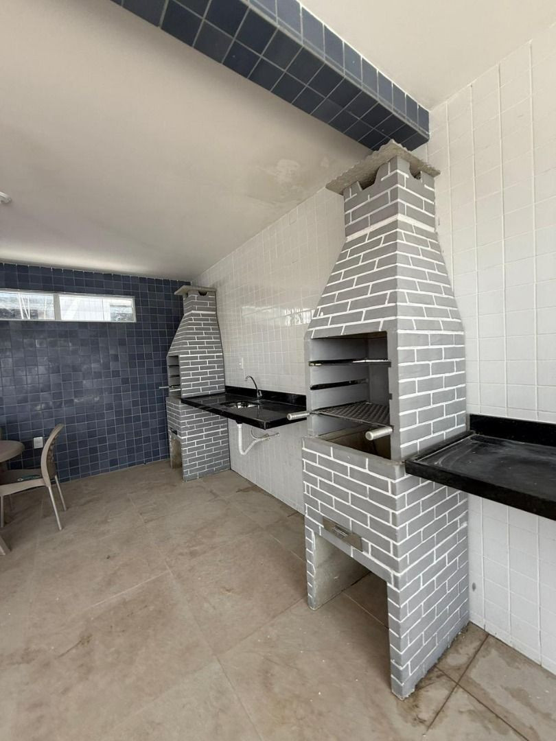Apartamento com 2 dormitórios à venda, 50 m² por R$ 184.000 - ...