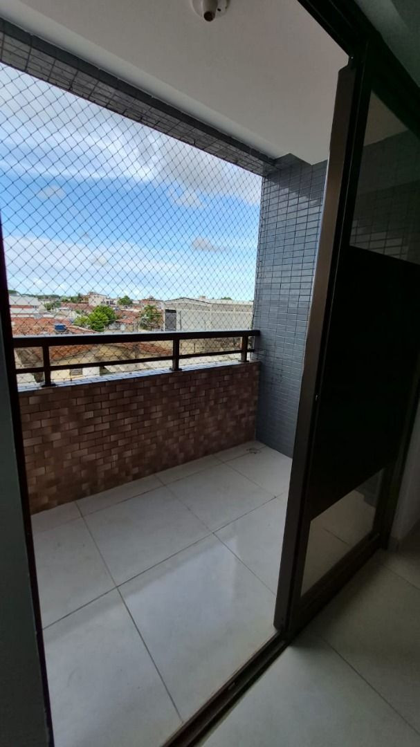 Apartamento com 2 quartos, 50 m², à venda por R$ 200.000 - Ern...