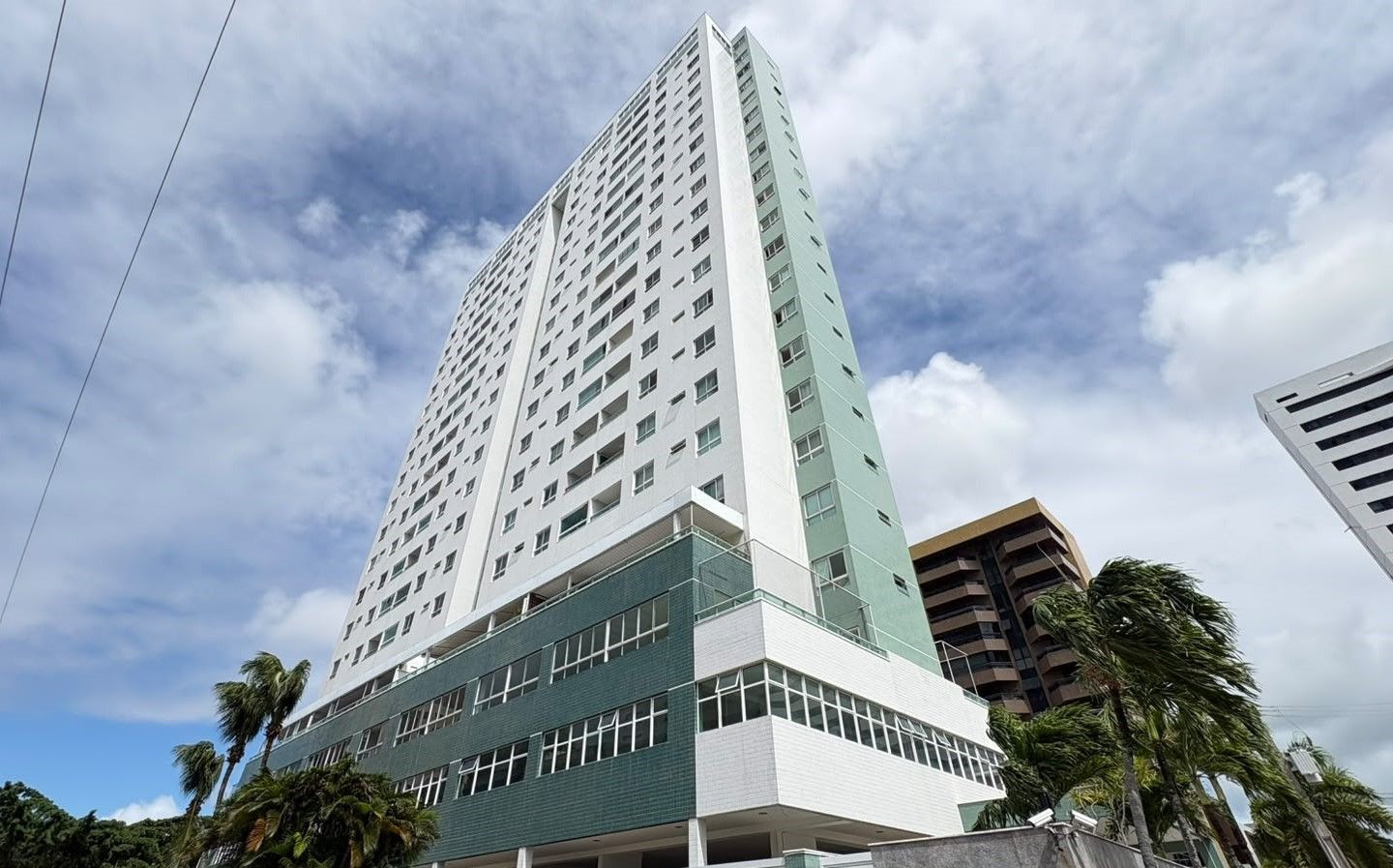 Apartamento com 3 dormitórios à venda, 97 m² por R$ 990.000,00...