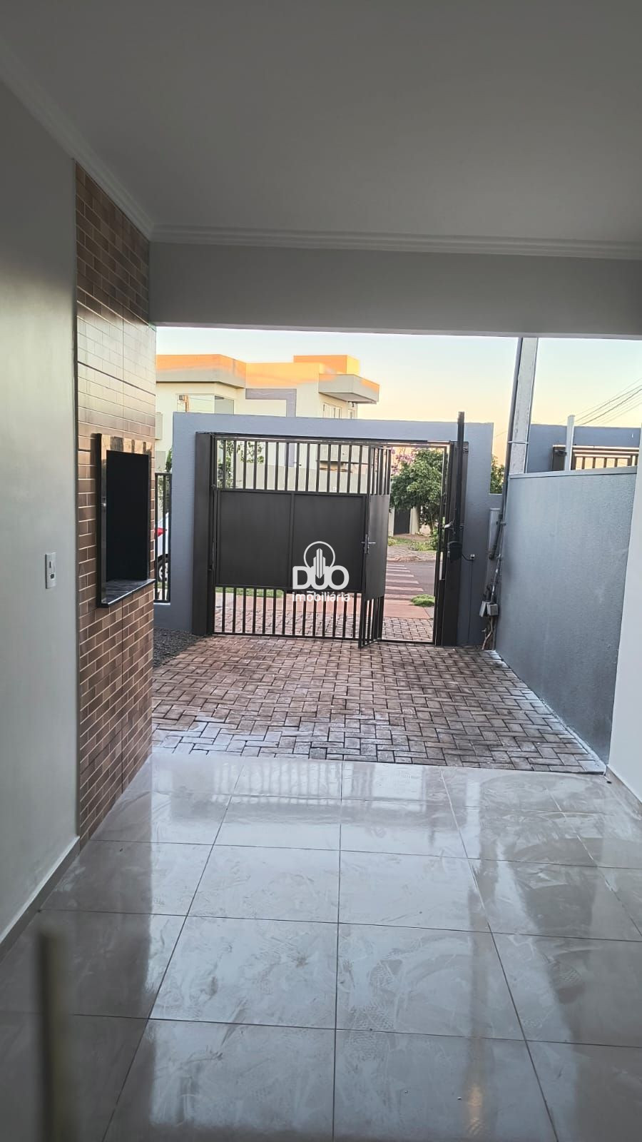 Linda Casa com 2 Quartos, Churrasqueira e Port�o Eletr�nico