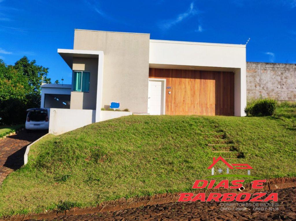 Lote de 360m com casa de 160m, localizado no Loteamento Muller em Ampre.