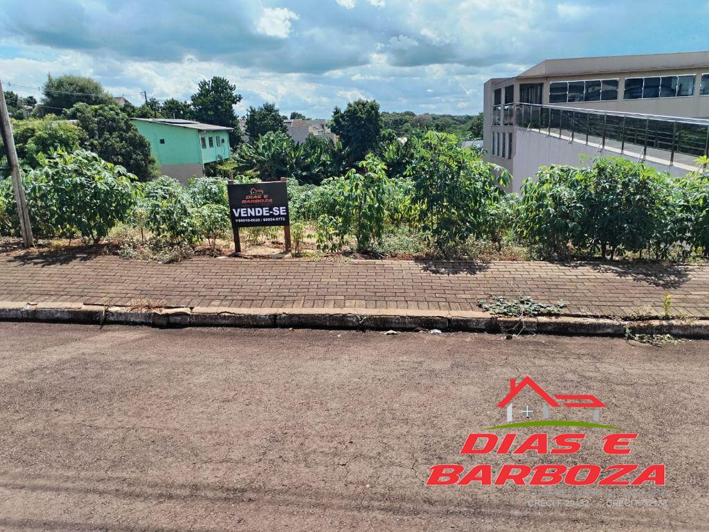 Lote de 968m, localizado no centro de Ampre. 