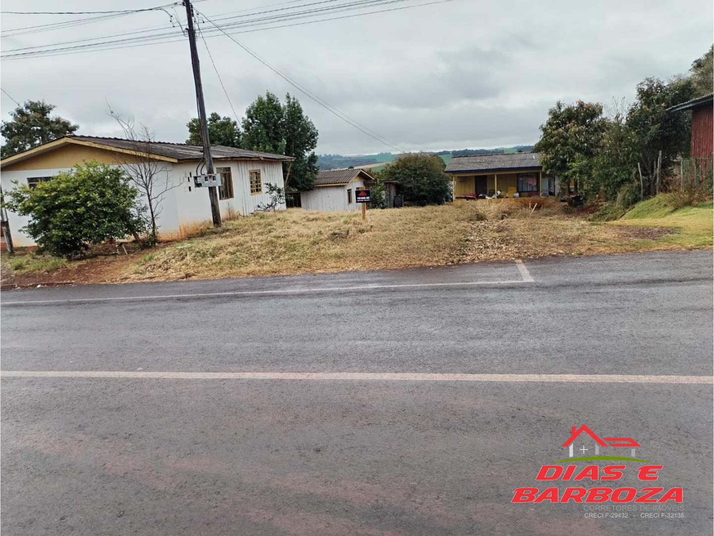 Lote de 525m com casa mista, localizado no Bairro So Francisco em Ampre.  