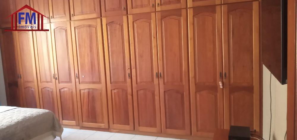 Casa à venda com 6 quartos, 350m² - Foto 9