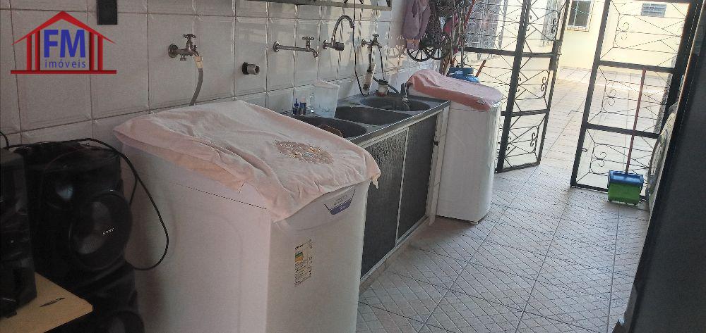 Casa à venda com 6 quartos, 350m² - Foto 12