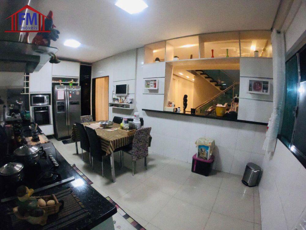 Casa de Condomínio à venda com 3 quartos, 401m² - Foto 4