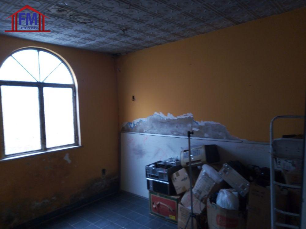 Casa à venda com 3 quartos, 300m² - Foto 1