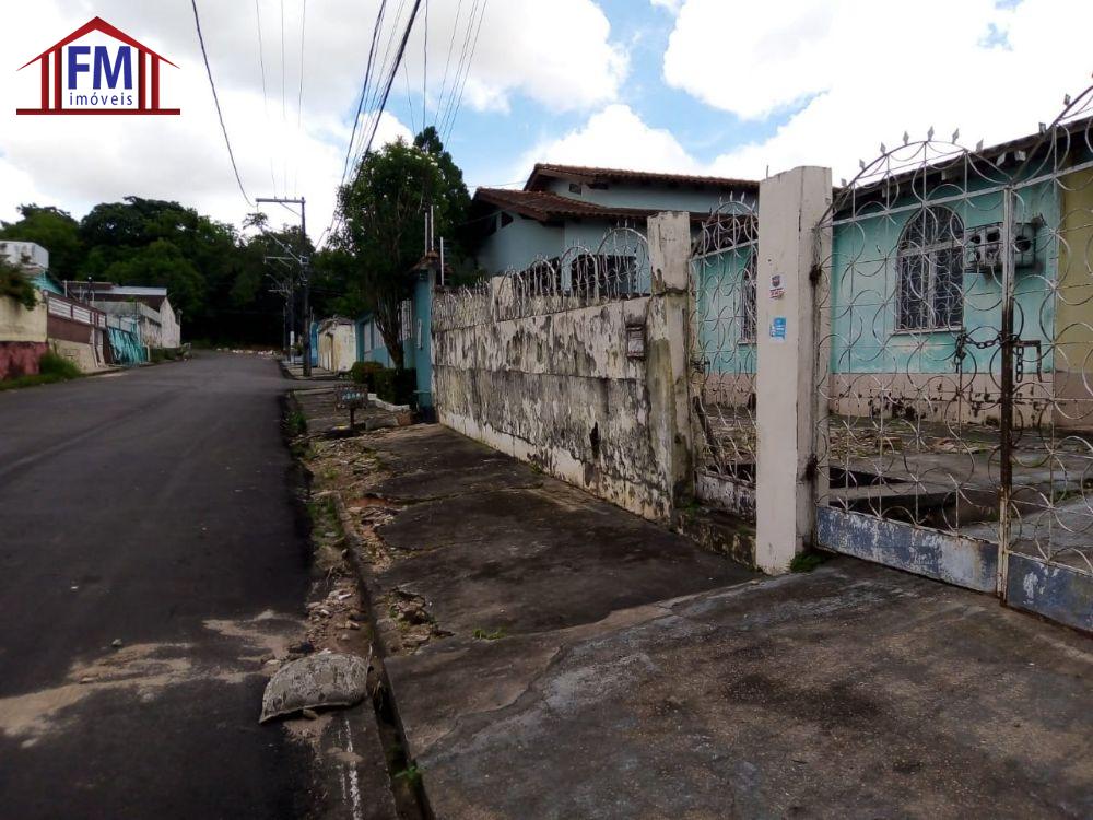 Casa à venda com 3 quartos, 300m² - Foto 2