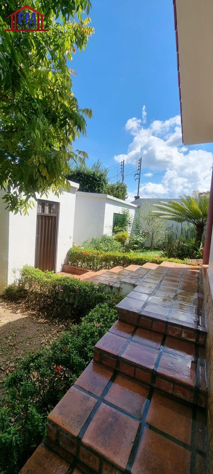 Casa de Condomínio à venda com 4 quartos, 400m² - Foto 2