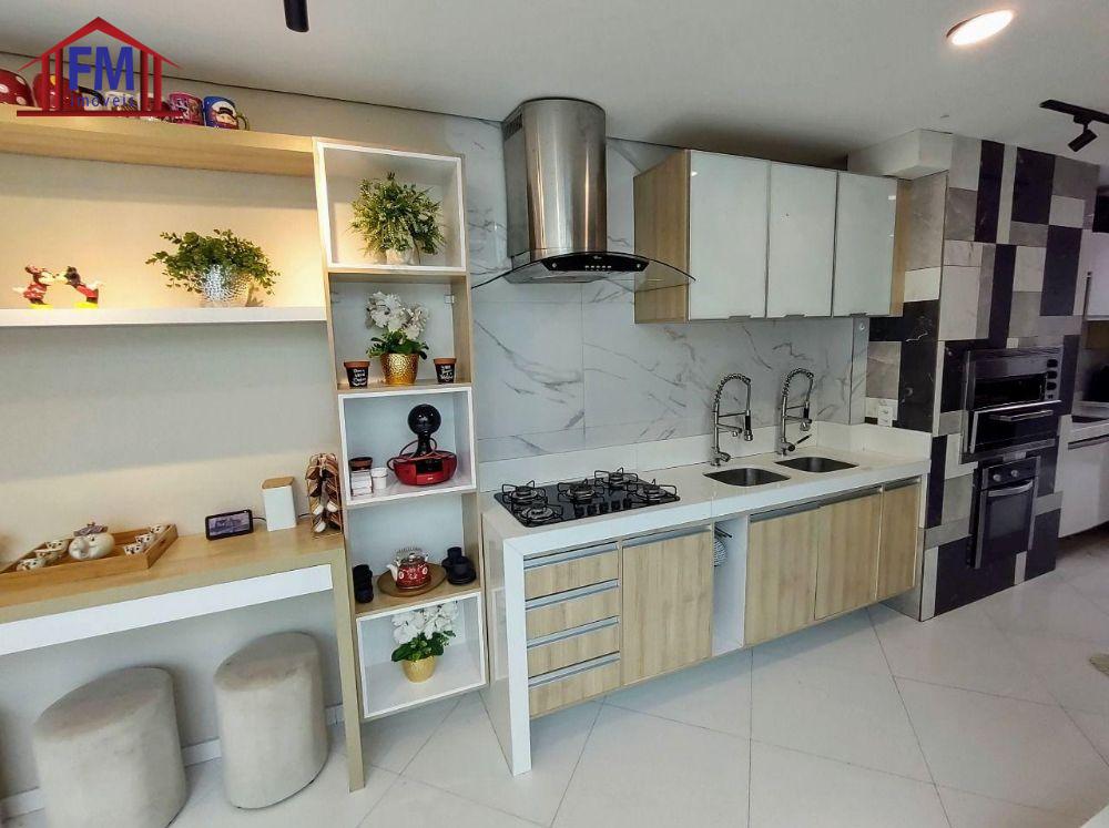 Casa de Condomínio à venda com 4 quartos, 300m² - Foto 1