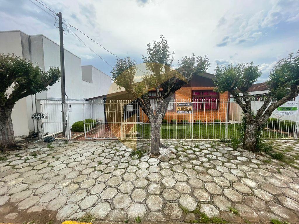 VENDE-SE CASA NO CENTRO