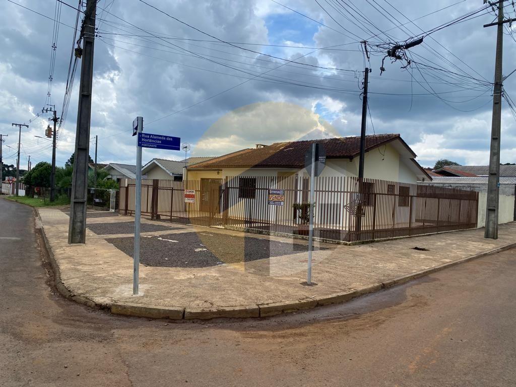VENDE-SE CASA DE ESQUINA 