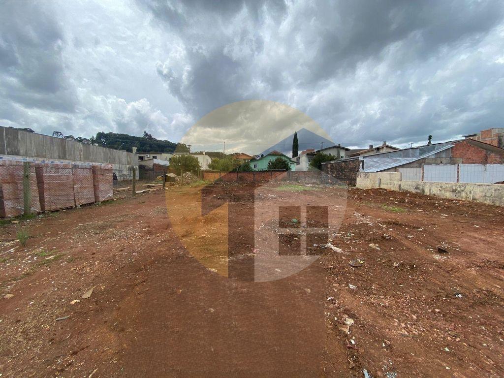 VENDE-SE AMPLO TERRENO NO BAIRRO SÃO JOSÉ