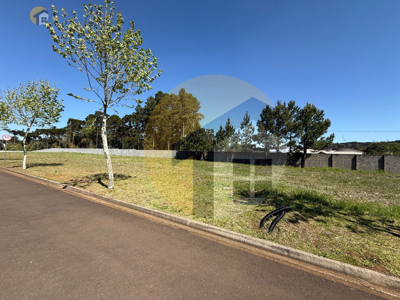 VENDE-SE TERRENO EM CONDOMINIO FECHADO