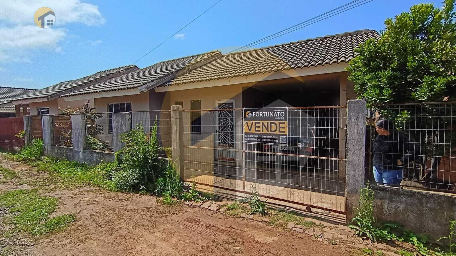 VENDE-SE CASA DE CONDOMINIO