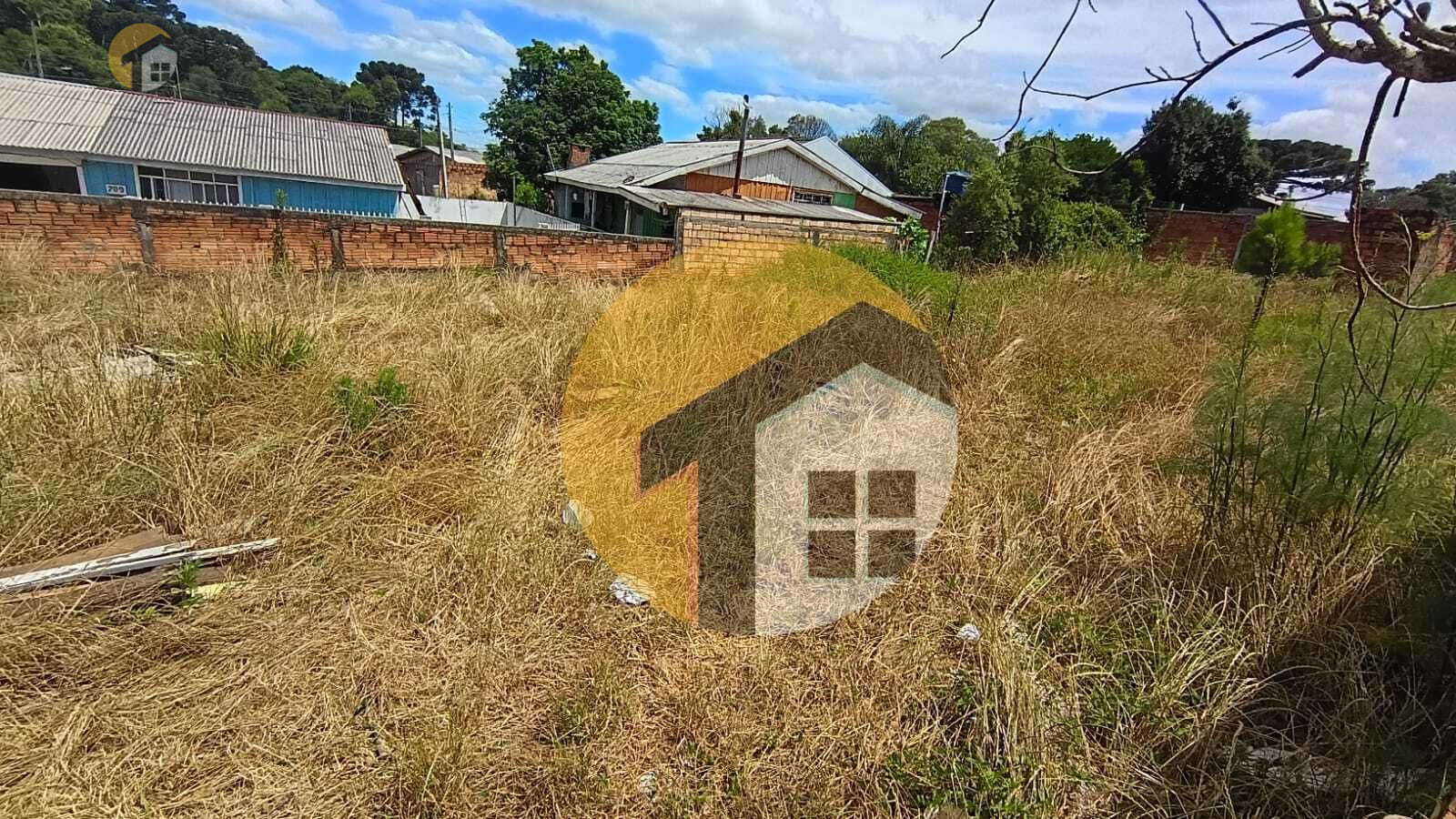 Vende-se terreno de fundo