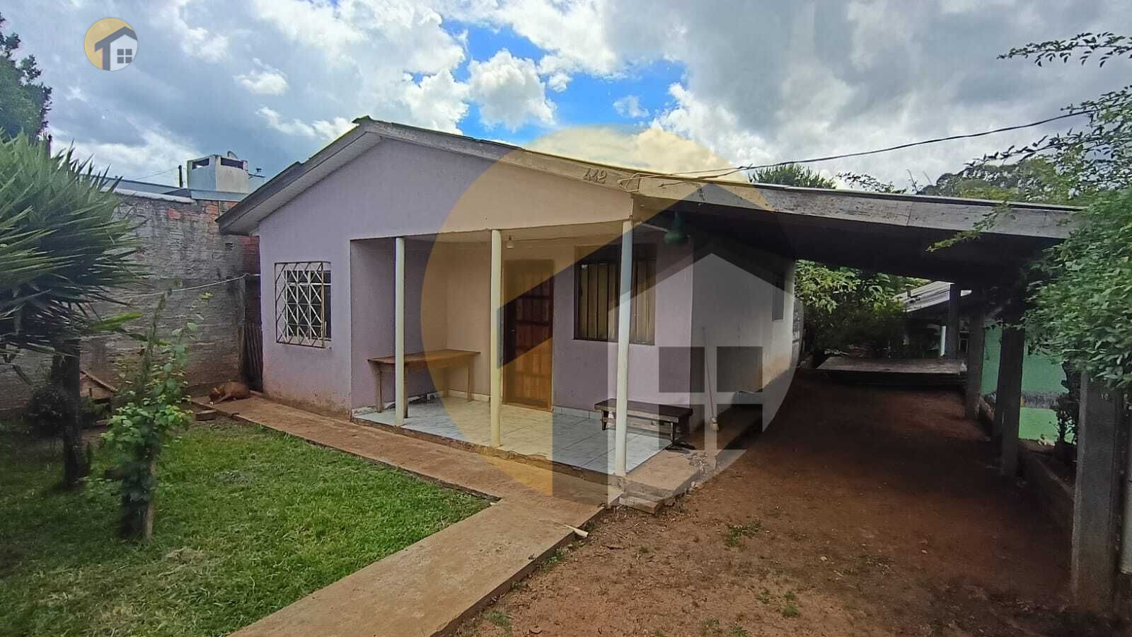 VENDE-SE TERRENO CONTENDO 02 CASAS, SENDO 01 EM ALVENARIA E 01...