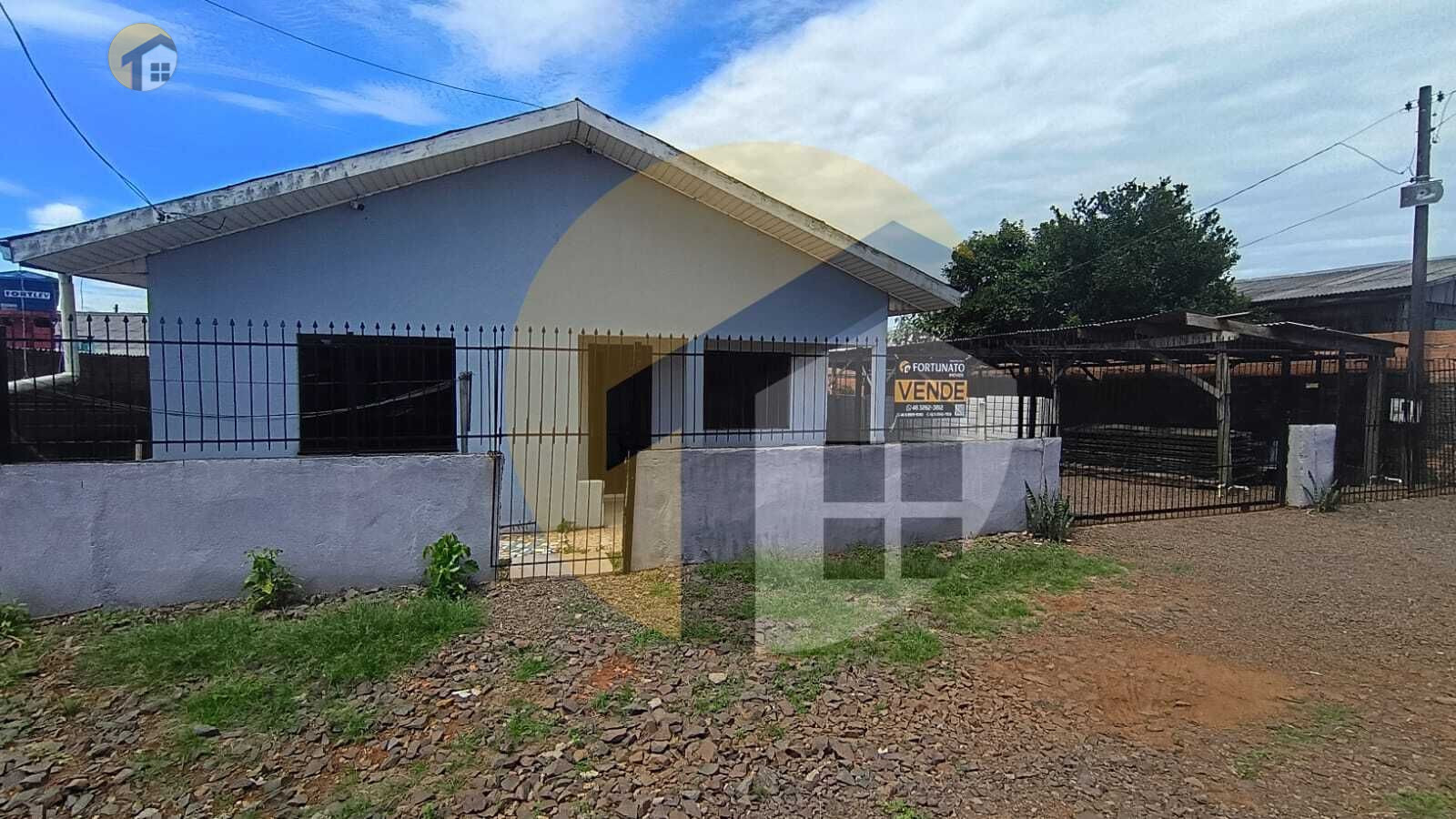 VENDE-SE TERRENO CONTENDO 2 CASAS
