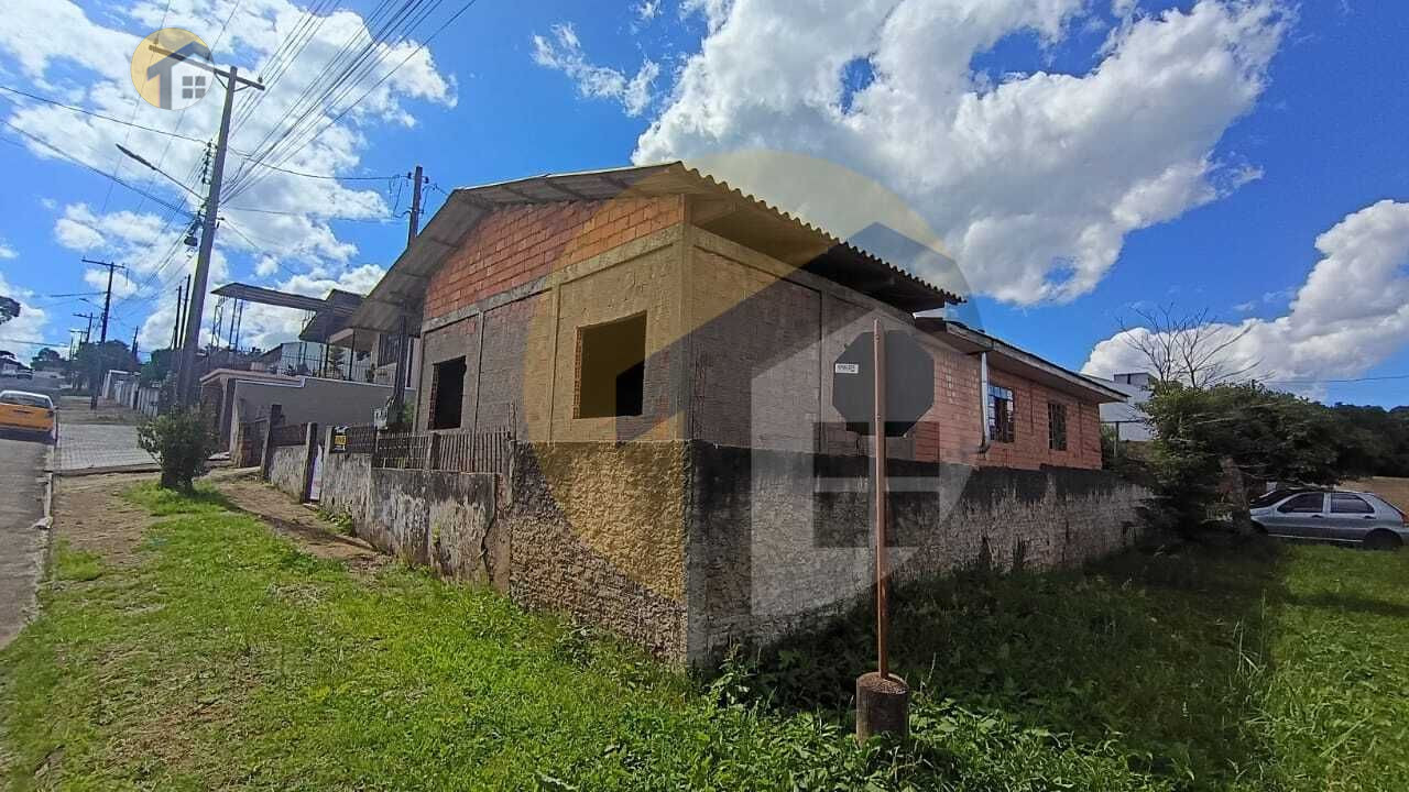 VENDE-SE TERRENO CONTENDO 03 CASAS, 01 MISTA E 02 ALVENARIA