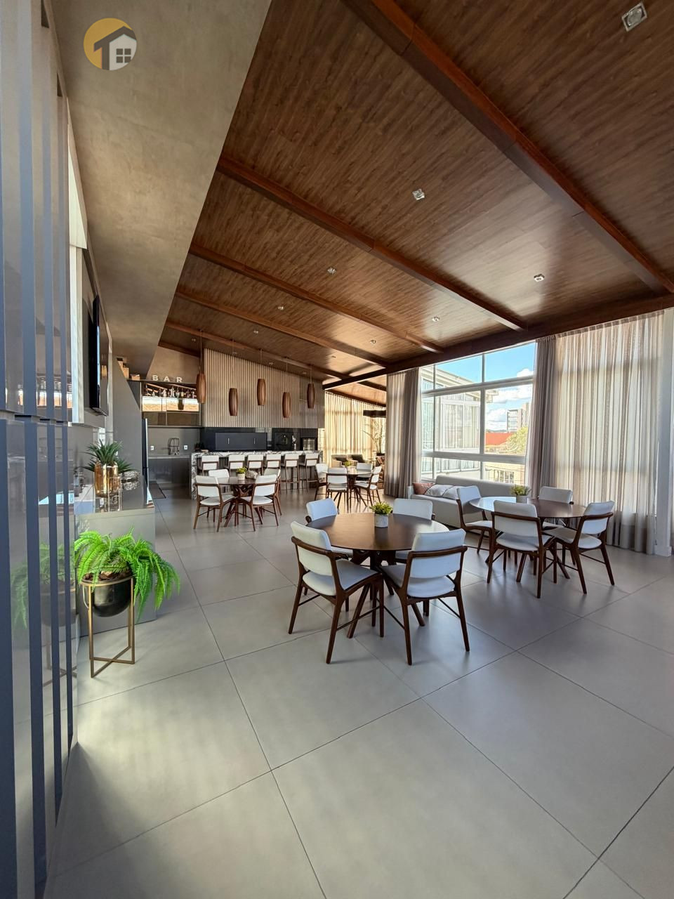 ALUGA-SE APARTAMENTO MOBILIADO