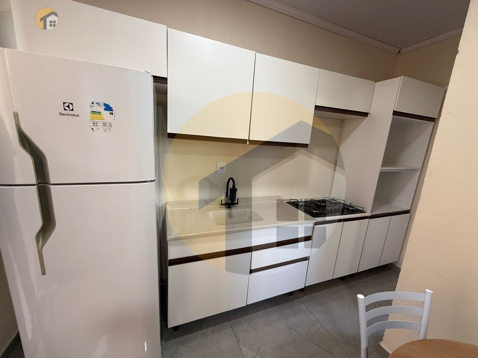 ALUGA-SE KITNET MOBILIADA 