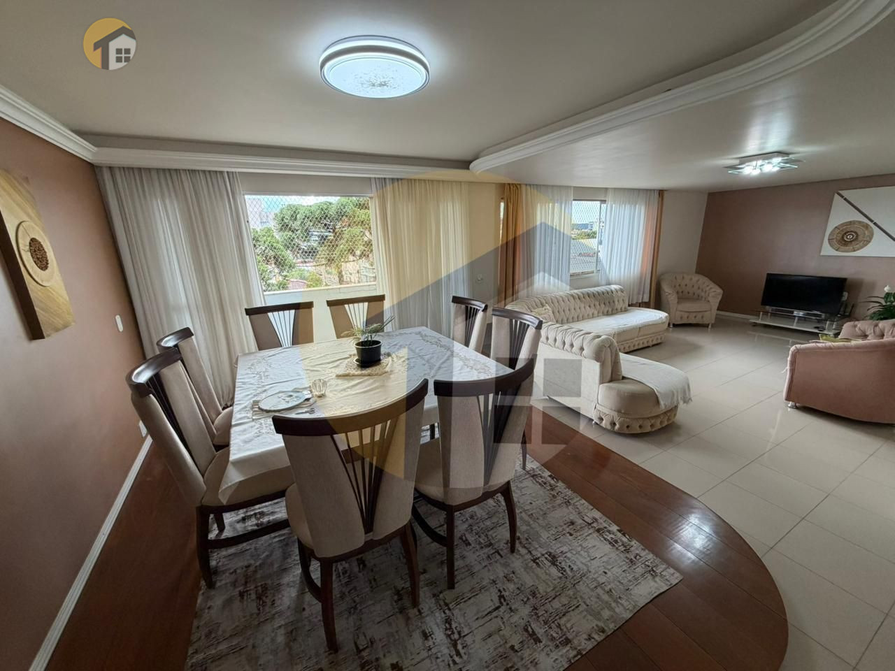 VENDE-SE APARTAMENTO NO CENTRO