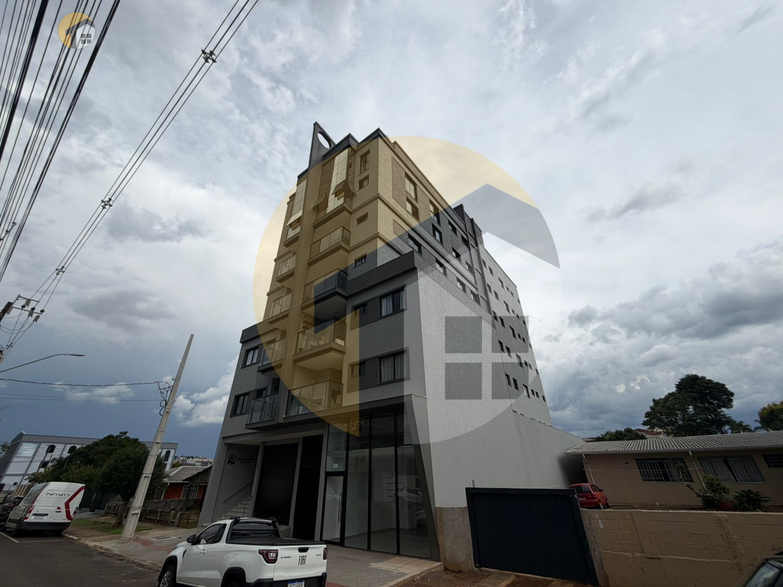 ALUGA-SE APARTAMENTO NO CENTRO