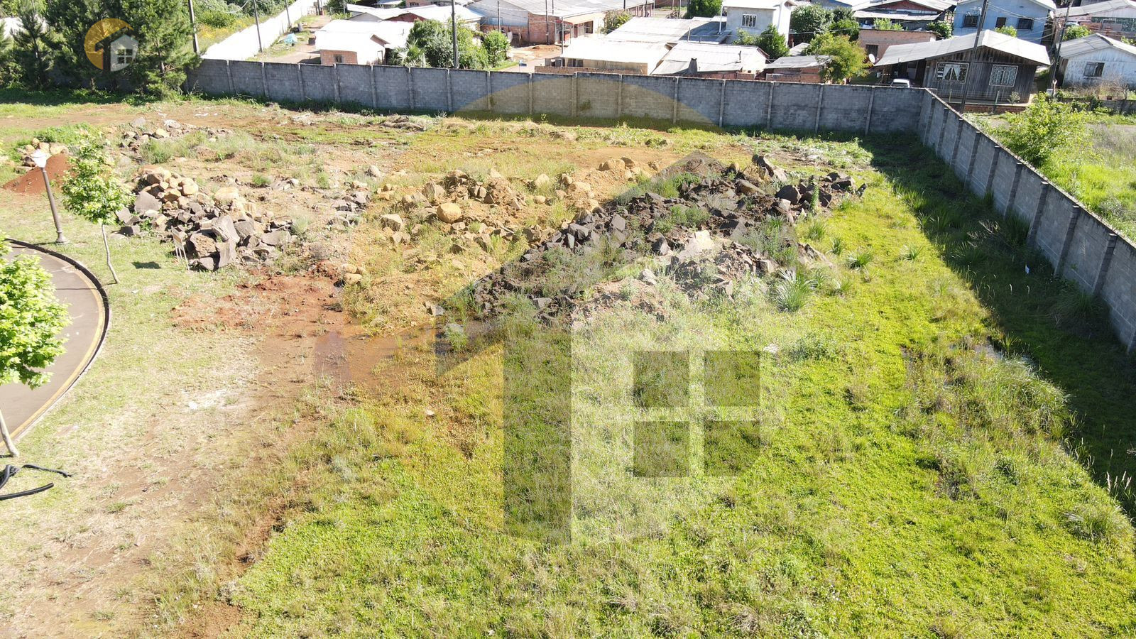 VENDE-SE TERRENO EM CONDOMINIO FECHADO 