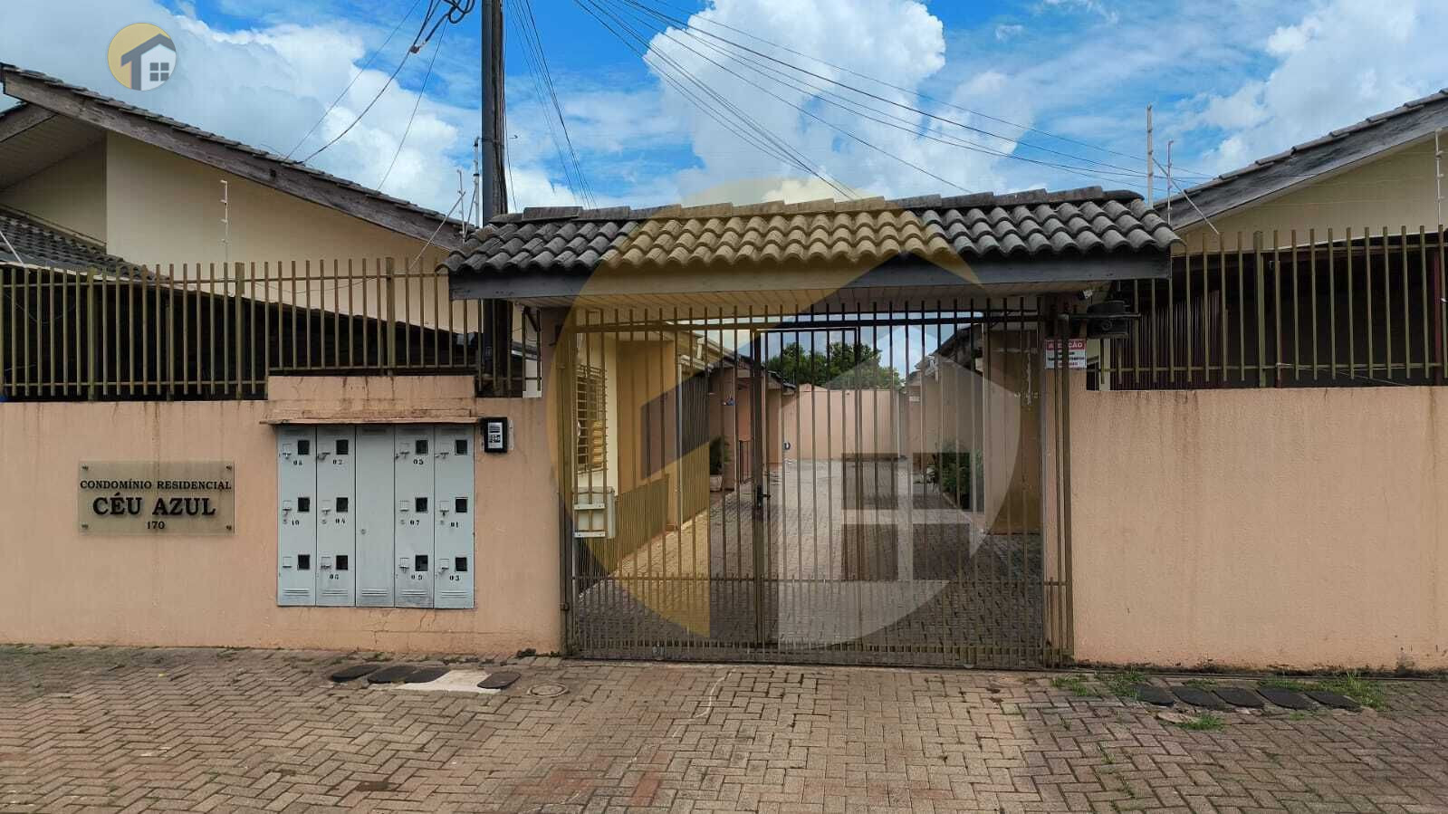 VENDE-SE CASA EM CONDOMINIO 