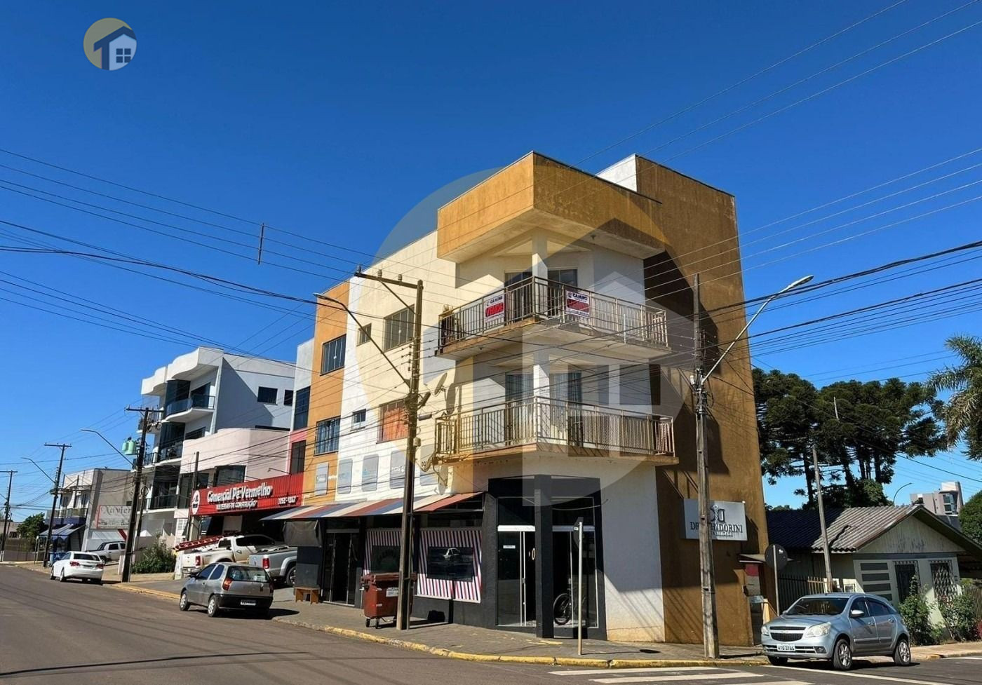 VENDE-SE APARTAMENTO SEMI-MOBILIADO 