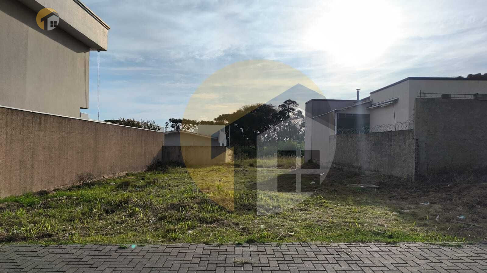 VENDE-SE TERRENO 
