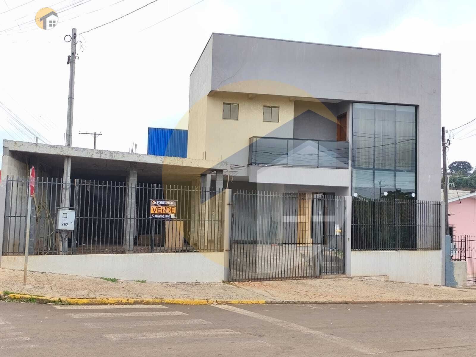 VENDE-SE SOBRADO NO BAIRRO LAGO?O