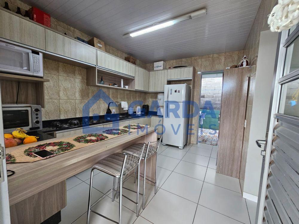 Casa bem localizada no Araucria Park com rua asfaltada