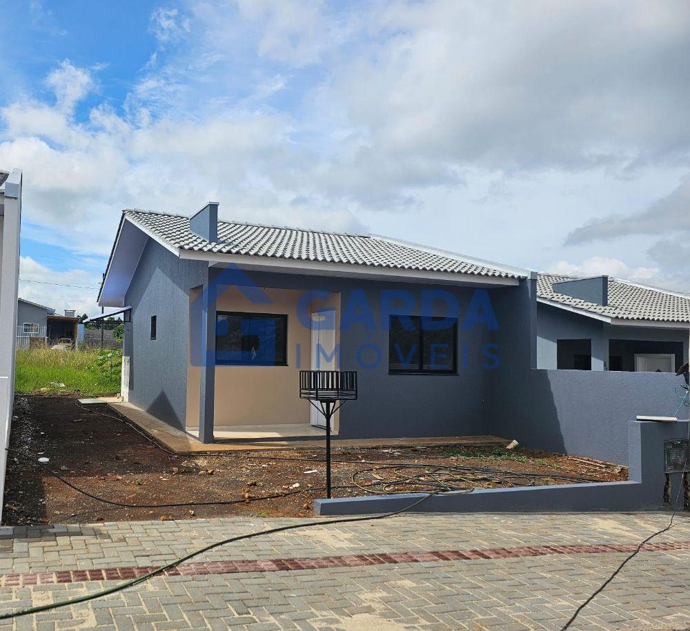 Casa nova bem localizada