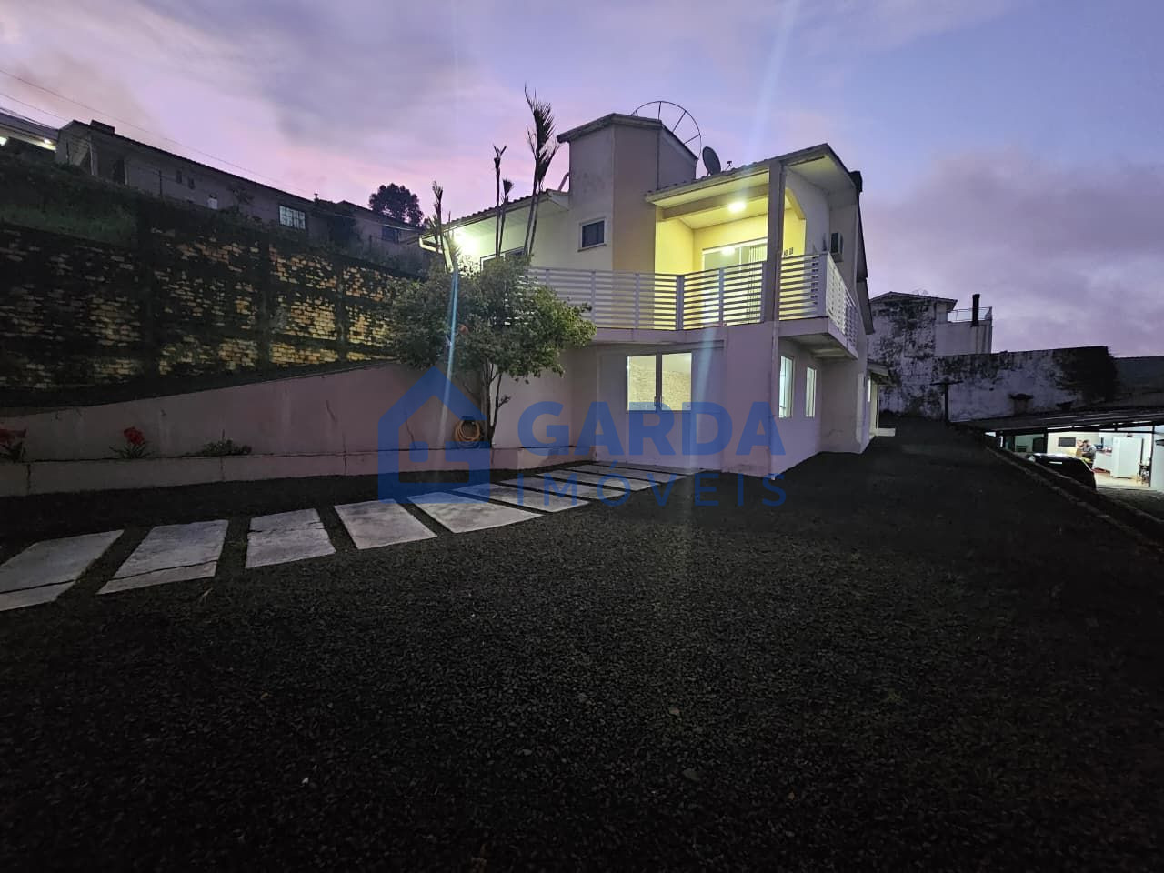 AMPLA CASA BEM CENTRALIZADO 