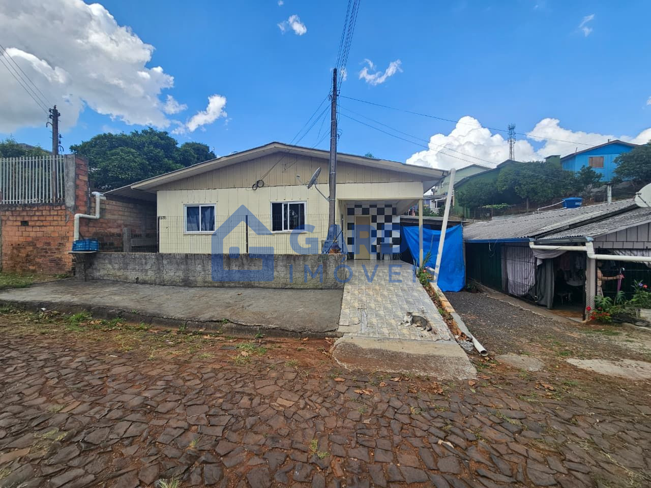 Casa bem localizada no bairro Cruzeiro