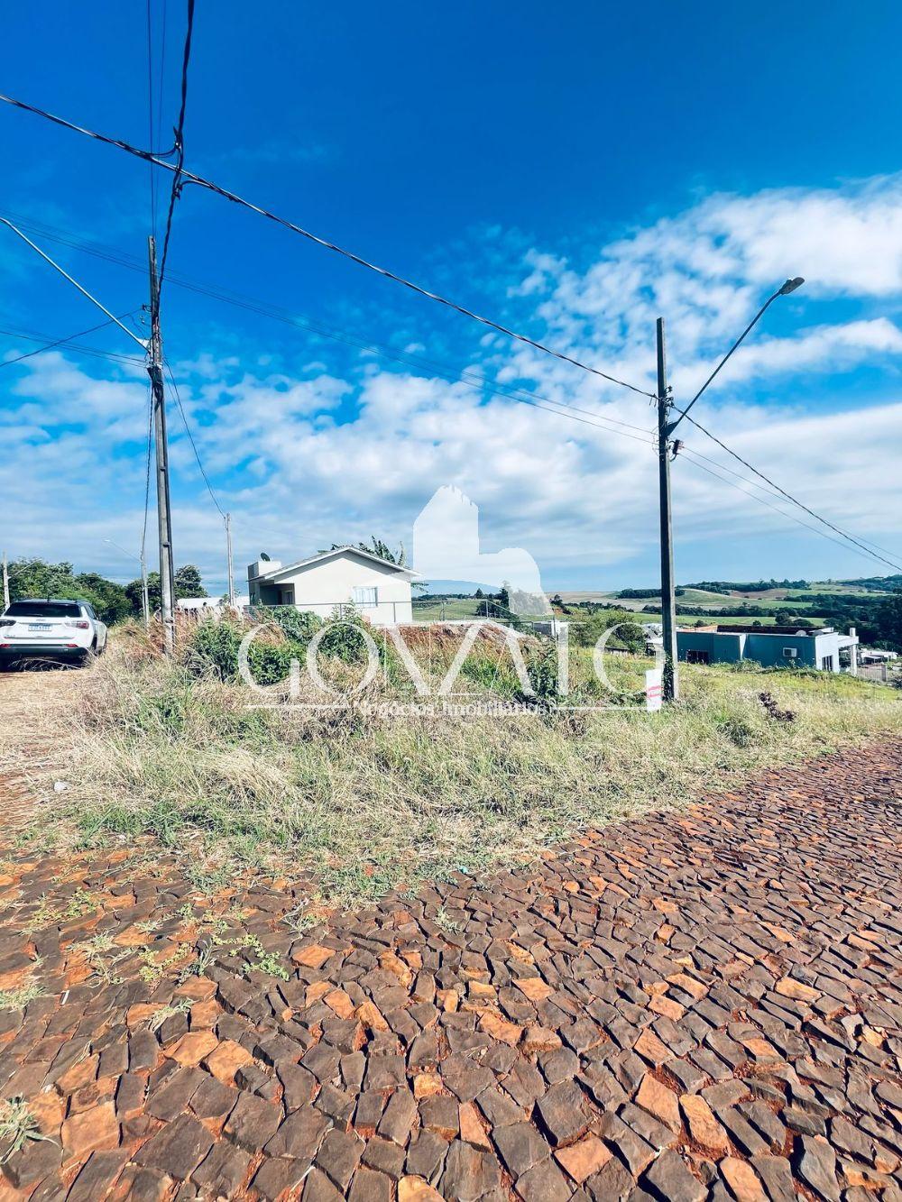TERRENO DE ESQUINA RESIDENCIAL