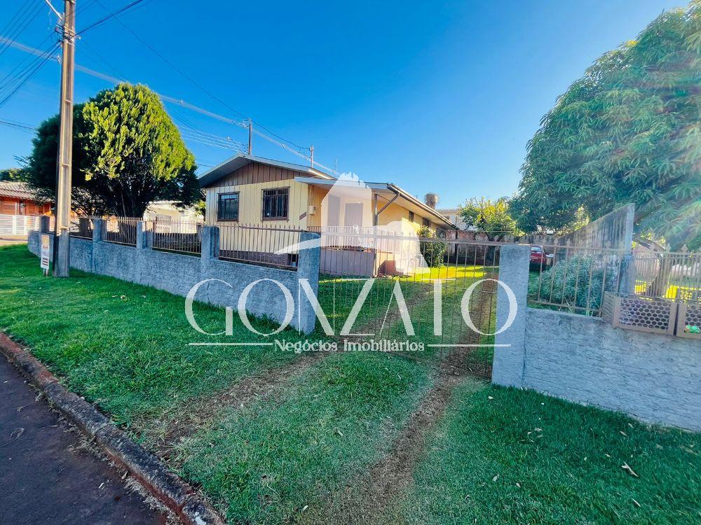 IMÓVEL DE ESQUINA COM TERRENO AMPLO