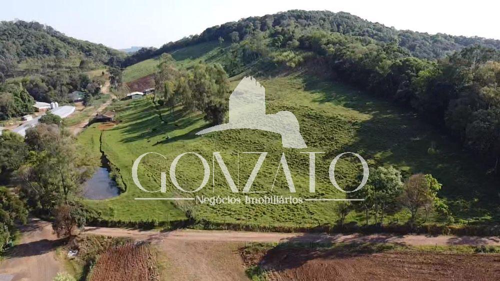 SÍTIO PRÓXIMO DA BR