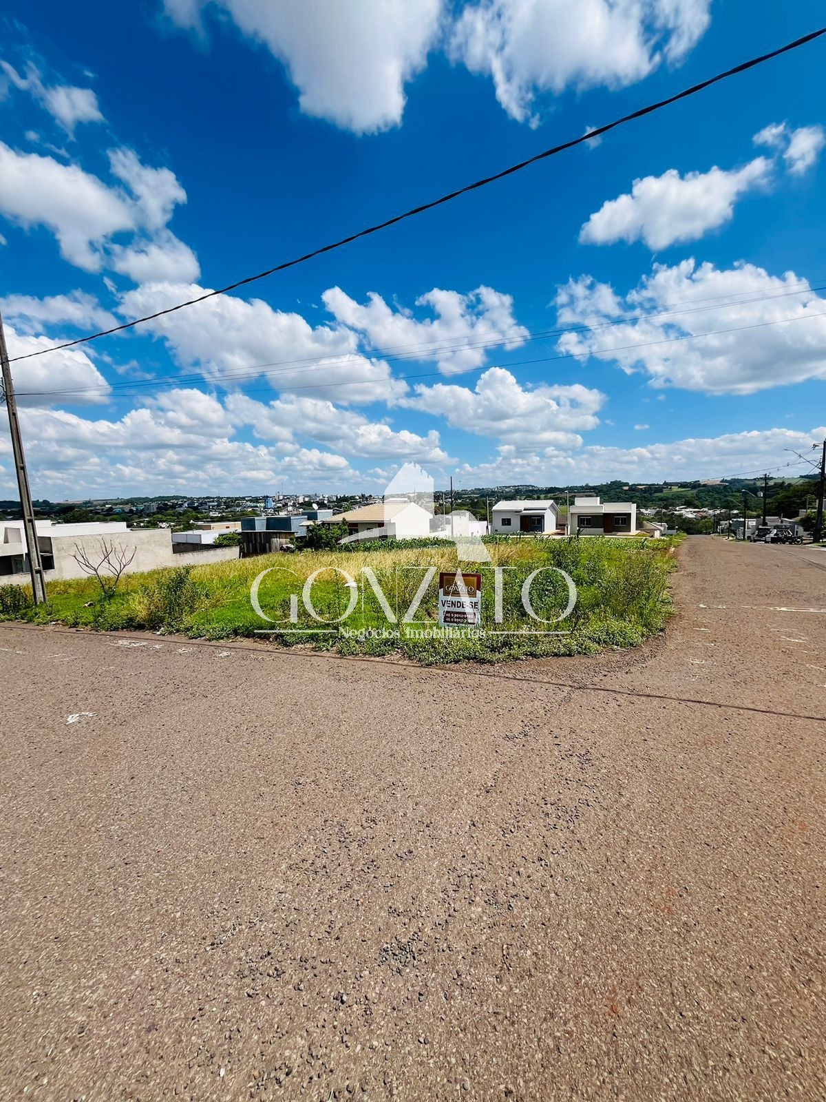 TERRENO DE ESQUINA RESIDENCIAL