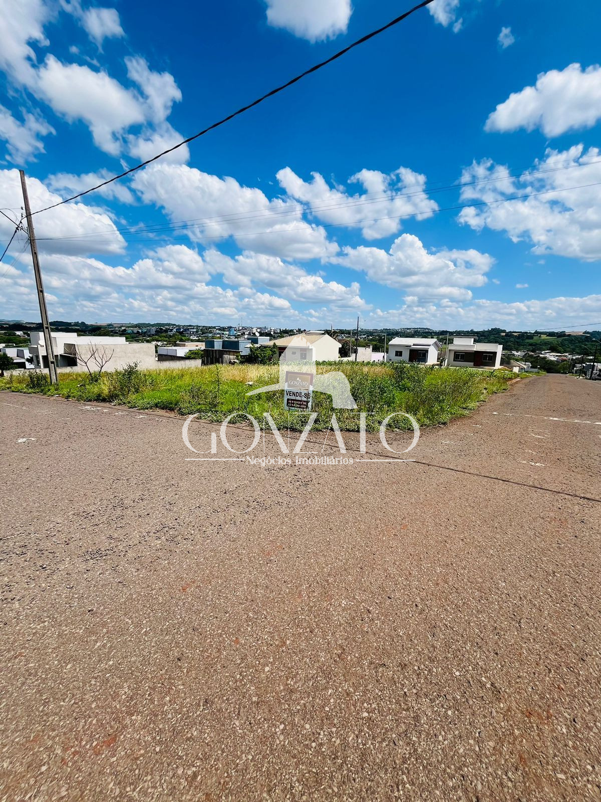 TERRENO DE ESQUINA RESIDENCIAL