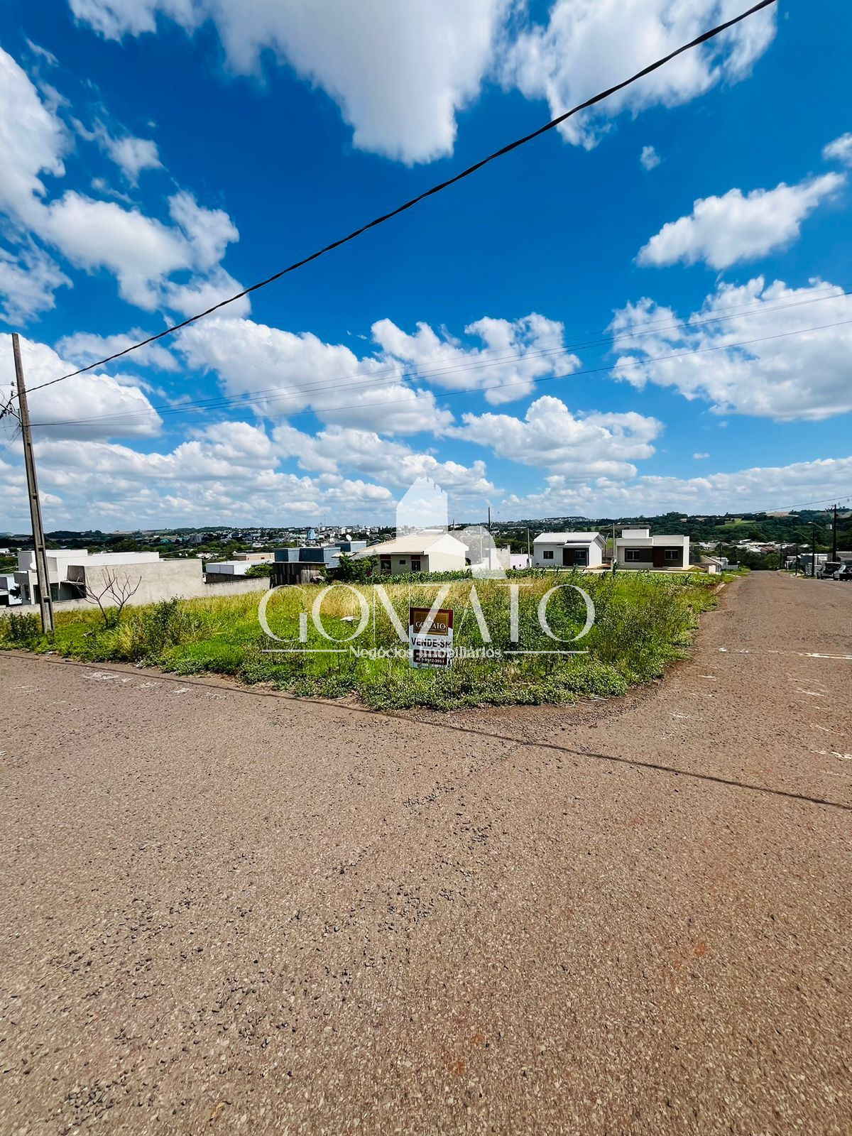 TERRENO DE ESQUINA RESIDENCIAL