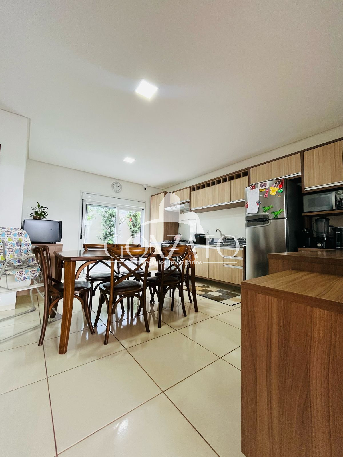 IMÓVEL DE DOIS PAVIMENTOS 