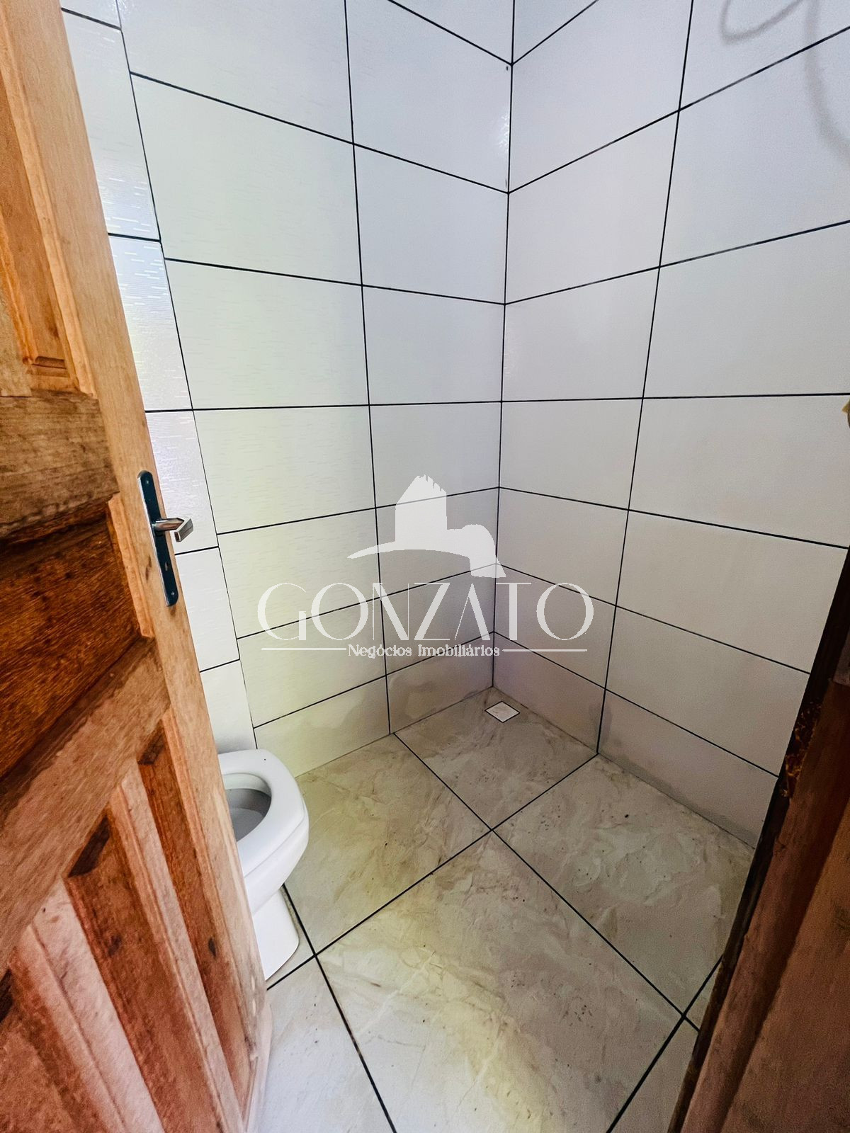 IMVEL DE DOIS PAVIMENTOS COM SALA COMERCIAL