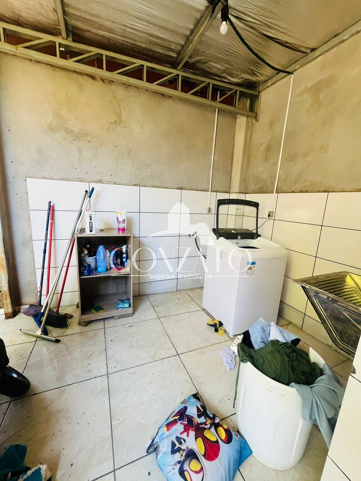 IMVEL DE DOIS PAVIMENTOS COM SALA COMERCIAL