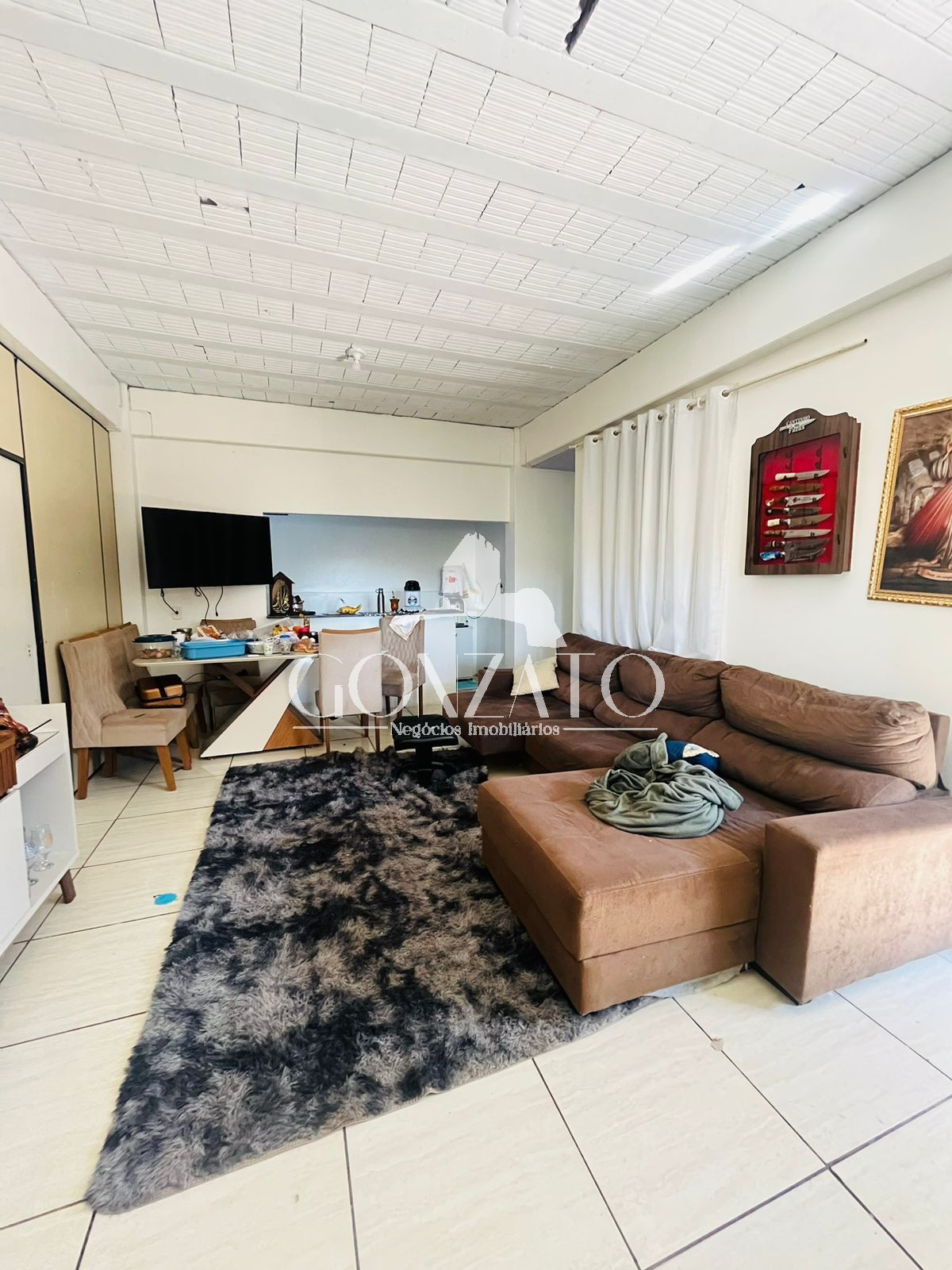 IMVEL DE DOIS PAVIMENTOS COM SALA COMERCIAL