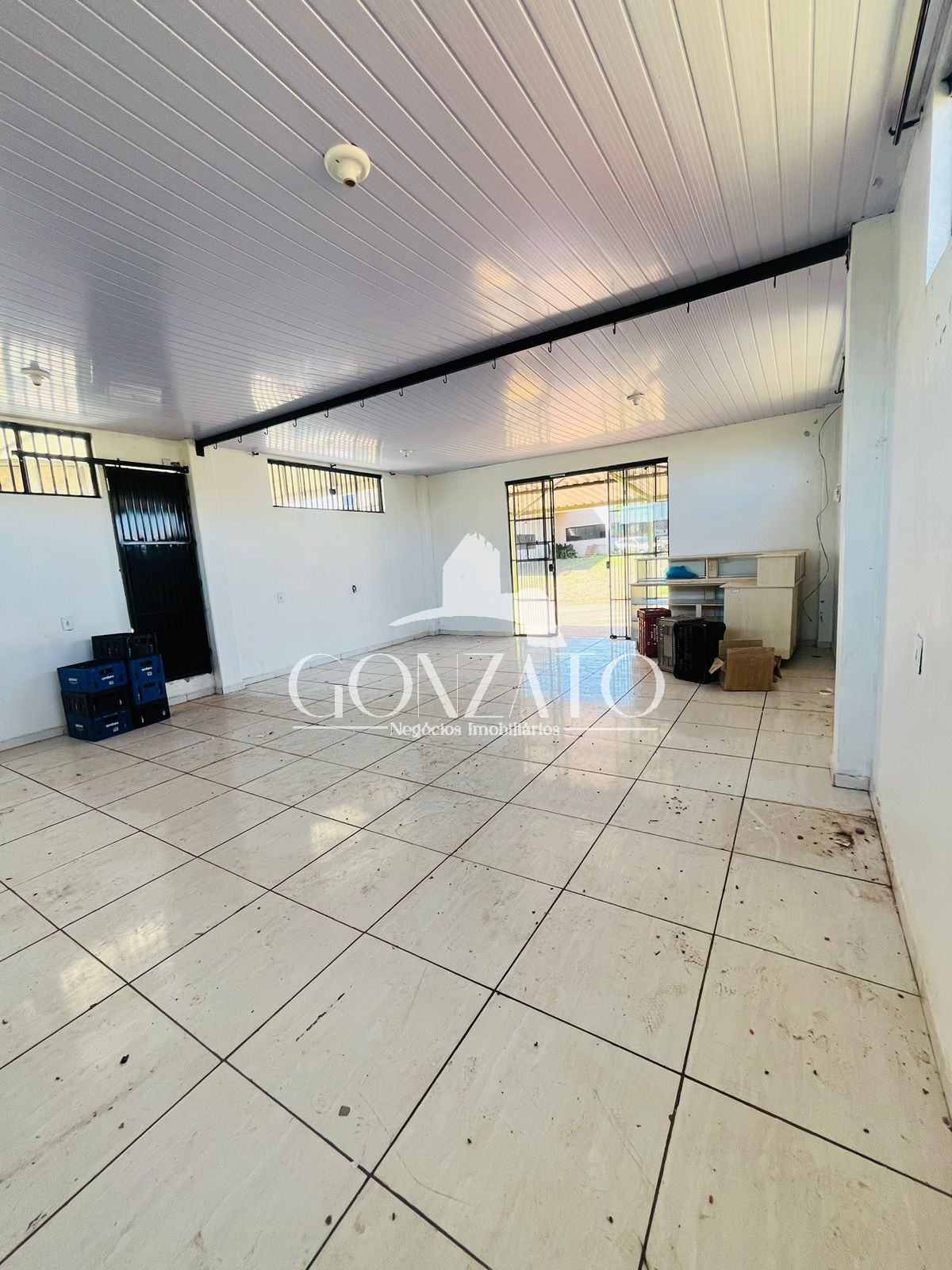 IMVEL DE DOIS PAVIMENTOS COM SALA COMERCIAL