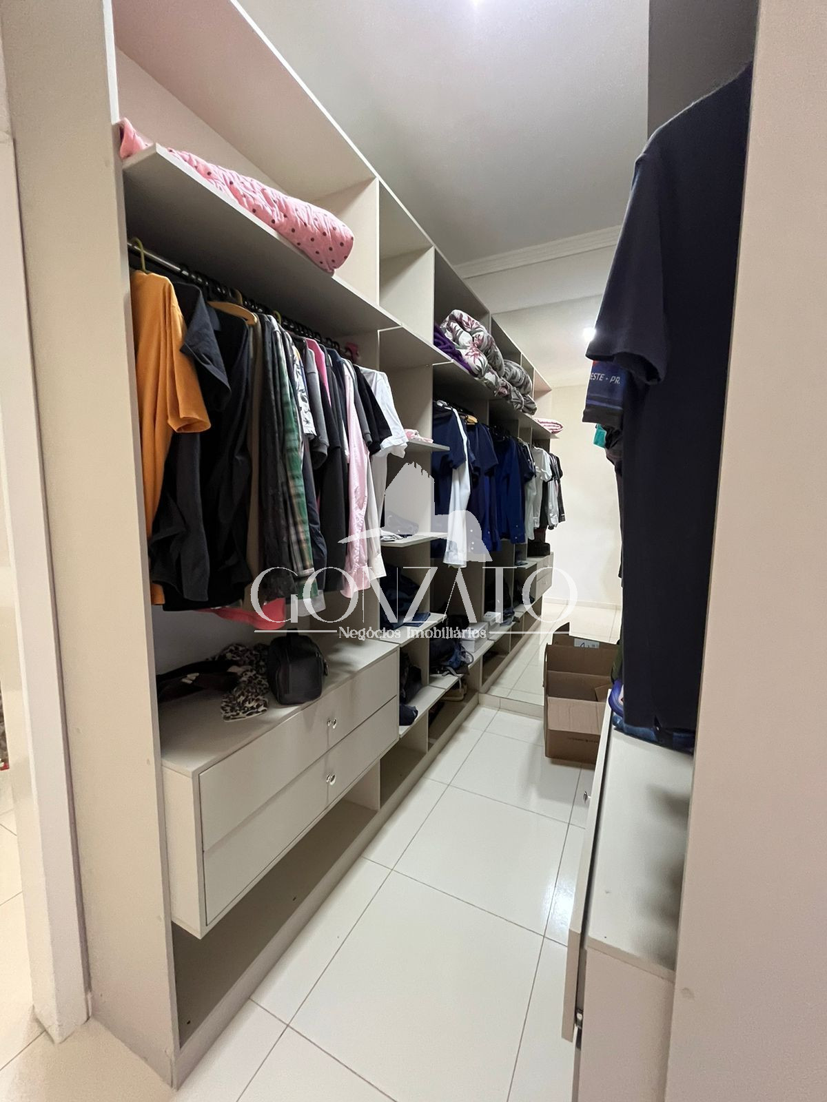 IMVEL DE ESQUINA COM PISCINA